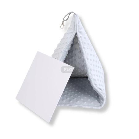 Wisząca piramida - domek z szarego polaru minki dla szczura