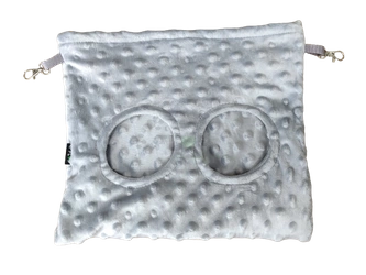 Duży paśnik na dużo sianka z szarego polaru minki